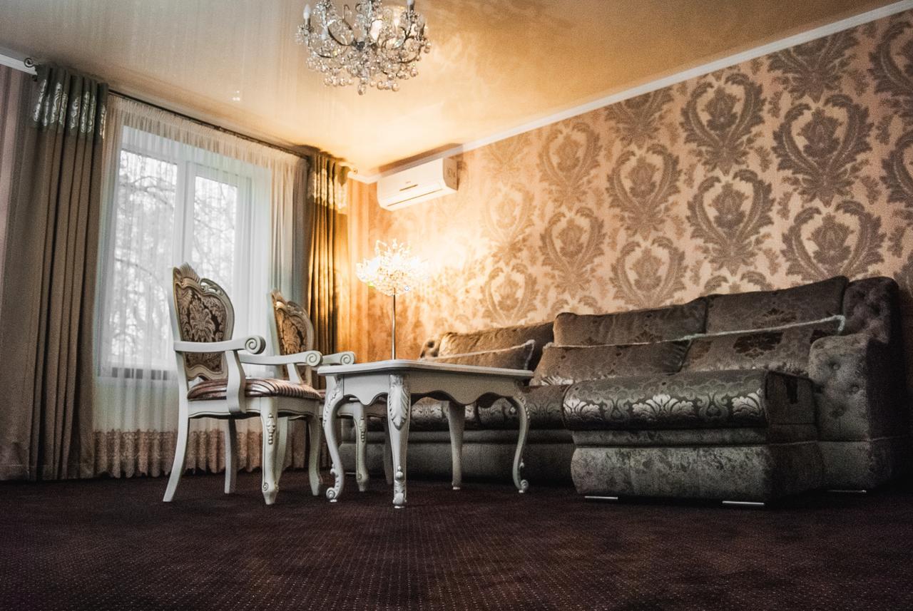 Aristokrat Hotel Vinnytsia Bagian luar foto