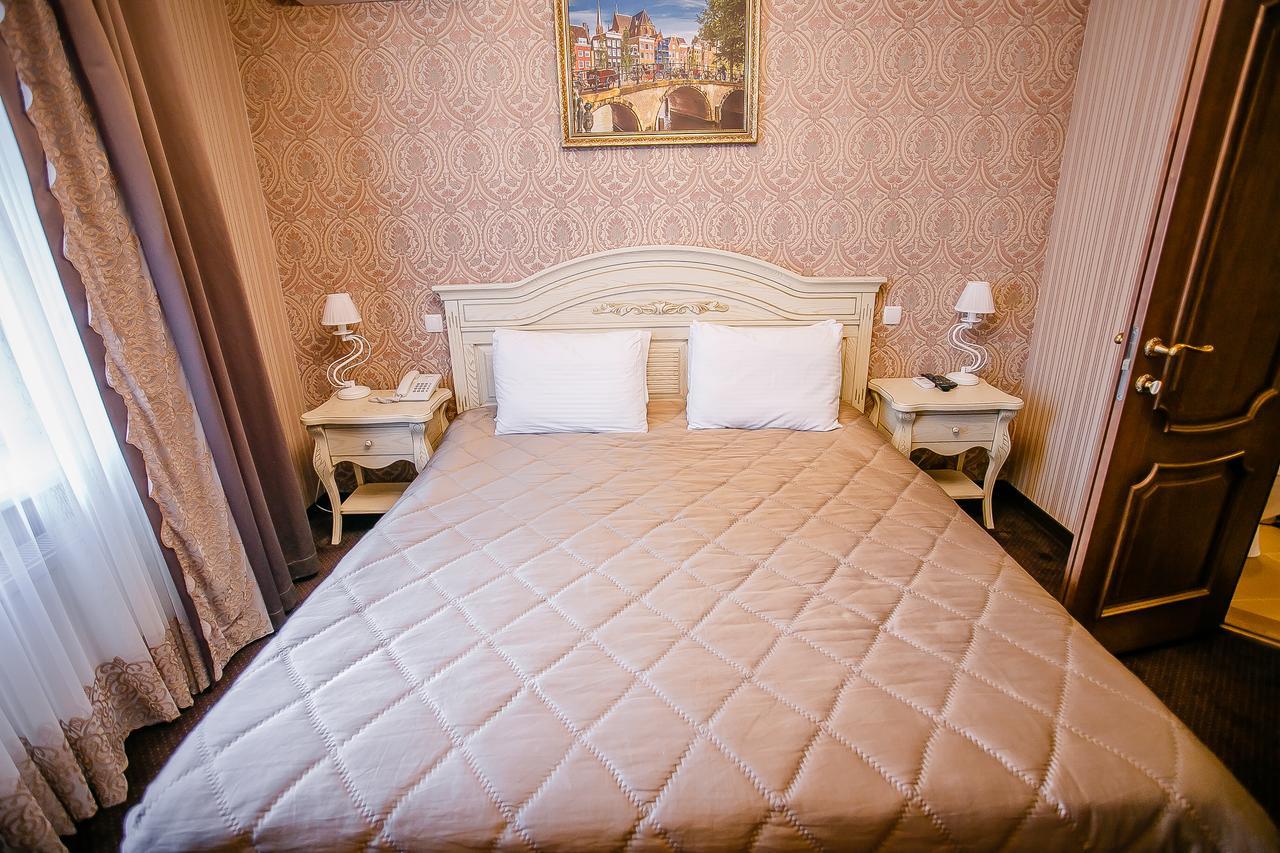 Aristokrat Hotel Vinnytsia Bagian luar foto